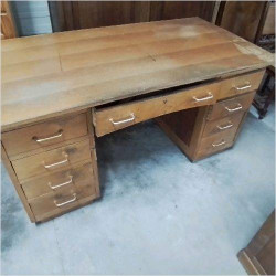 BUREAU VINTAGE 9 TIROIRS POIGNEES LAITON