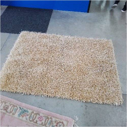 TAPIS JAUNE
