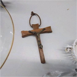 CRUCIFIX SIGNÉ