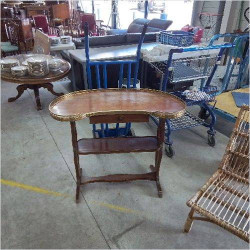 TABLE D’APPOINT EN NOYER 