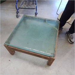 TABLE BASSE DESSUS VERRE