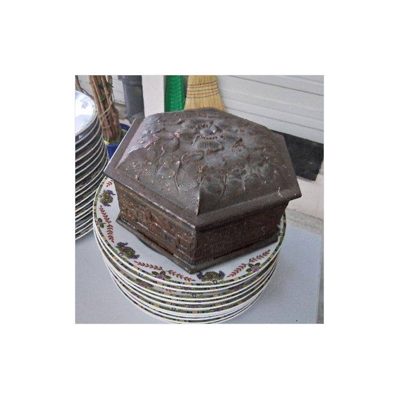 BOITE HEXAGONALE