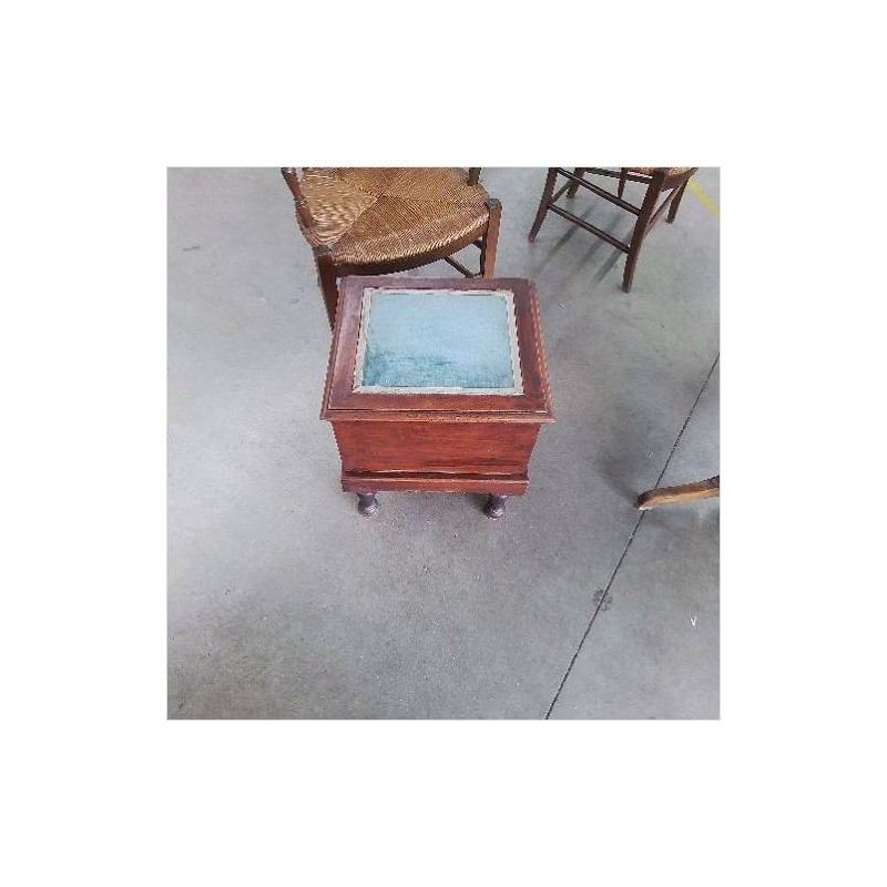 MEUBLE TROUÉ