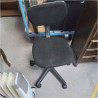 CHAISE DE BUREAU NOIRE A ROULETTES
