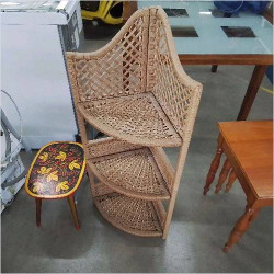 ETAGERE D’ANGLE ROTIN