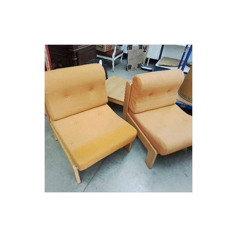 PAIRE DE FAUTEUILS VINTAGE AVEC TABLE BASSE