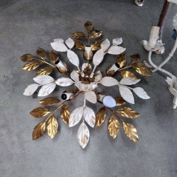 PLAFONNIER FLEUILLES DOREES...