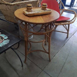 PETITE TABLE D’APPOINT ROTIN