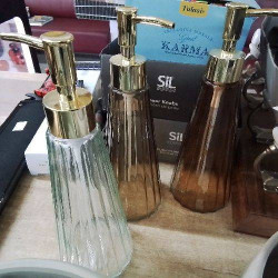 DISTRIBUTEUR DE SAVON