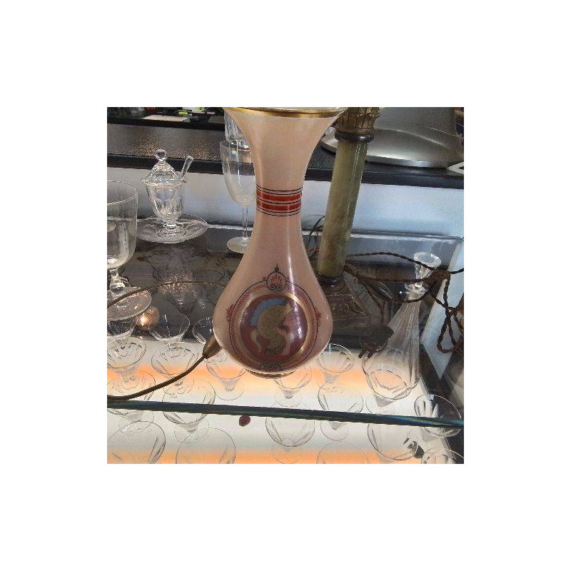 VASE OPALINE