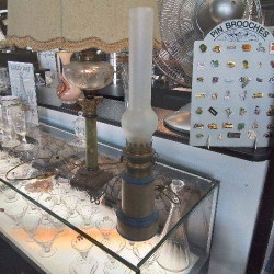 LAMPE A PETROLE EN TAULE 