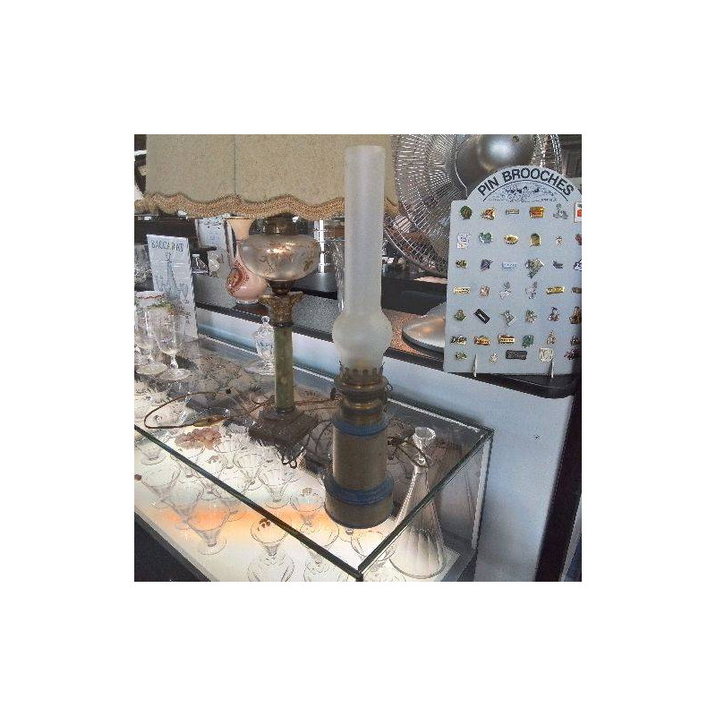 LAMPE A PETROLE EN TAULE 