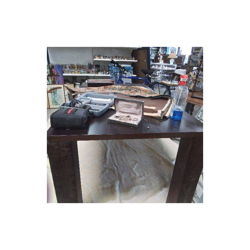 TABLE MODERNE 