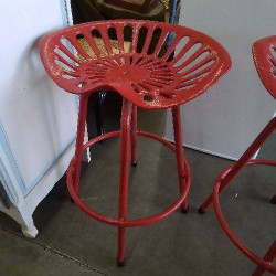 TABOURET A VIS METAL ROUGE