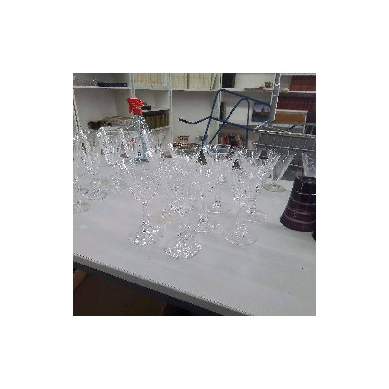 LOT 26 VERRE CRISTAL