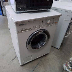 MACHINE A LAVER MIELE