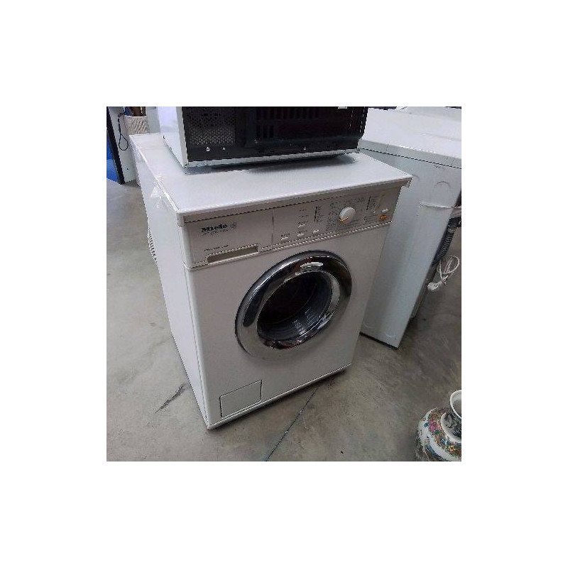 MACHINE A LAVER MIELE