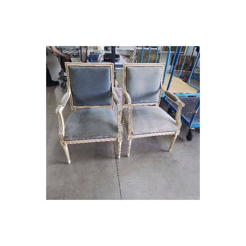 PAIRE DE FEUTEUILS DE STYLE LOUIS XVI GRIS 