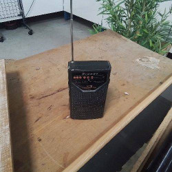 RADIO PORTABLE VINTAGE