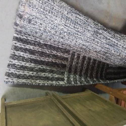 TAPIS 100% LAINE GRIS CLAIR...