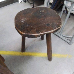 TABOURET TRIPODE