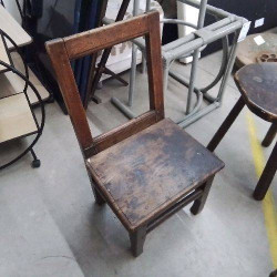 PETITE CHAISE ANCIENNE 