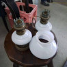 LAMPE A PETROLE OPALINE