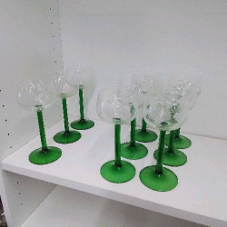 LOT DE 9 VERRES A VIN BLANC
