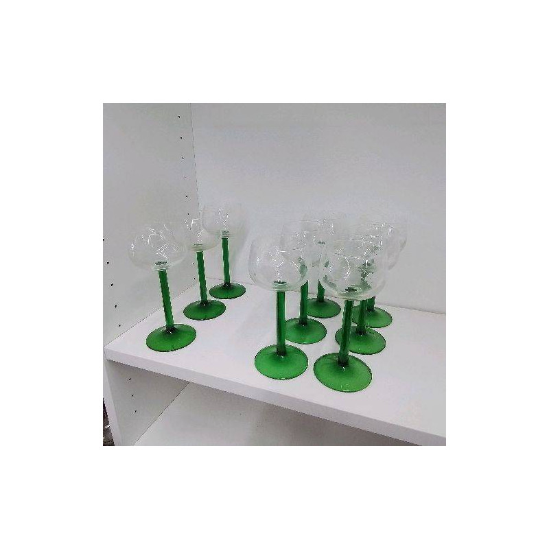 LOT DE 9 VERRES A VIN BLANC