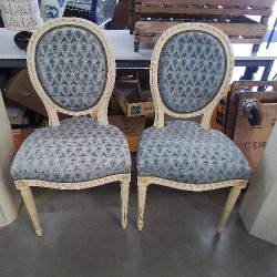 PAIRE DE CHAISES MEDAILLON 