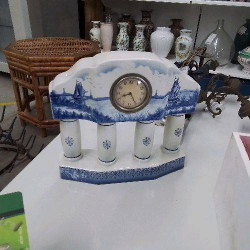 PENDULE EN FAIENCE 
