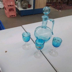 CARAFE BLEUE ET 3 VERRES