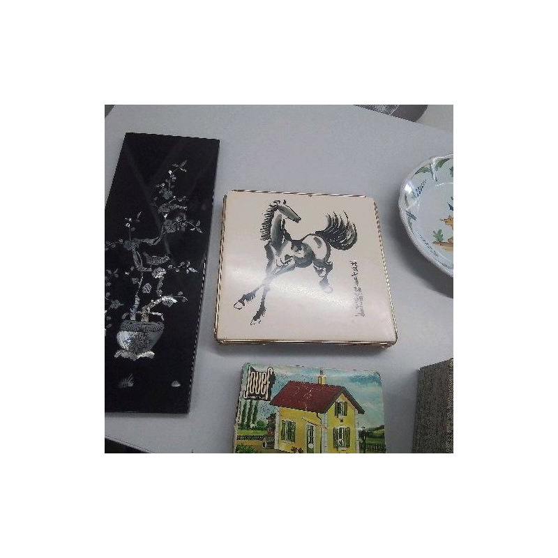 DESSOUS DE PLAT