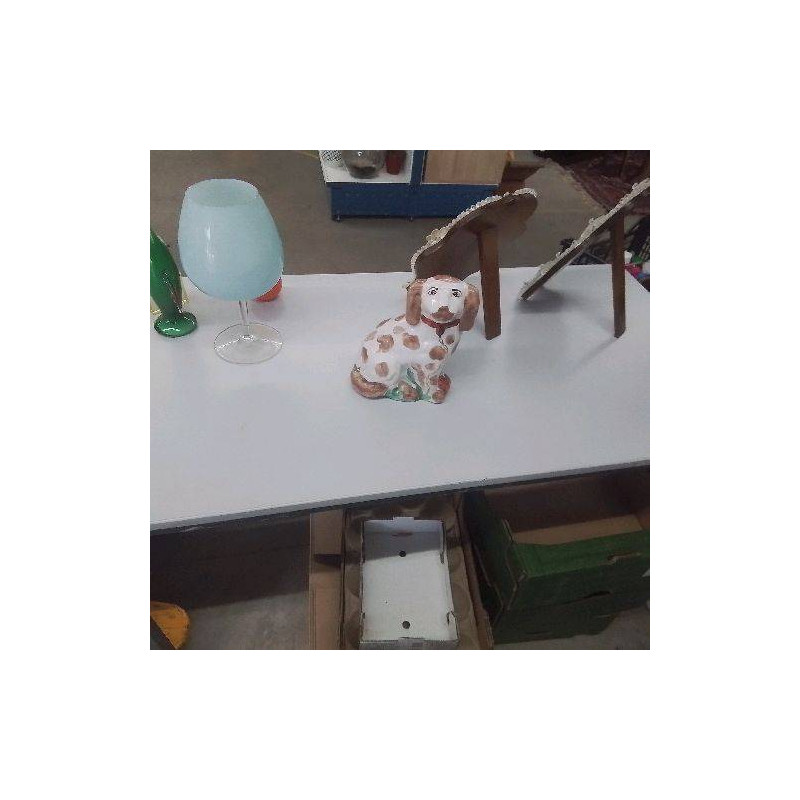 CHIEN EN FAIENCE