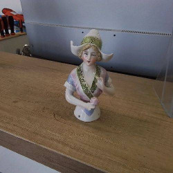 BUSTE DE POUPEE ANCIENNE 