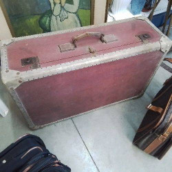 VALISE ANCIENNE CUIR ROUGE 