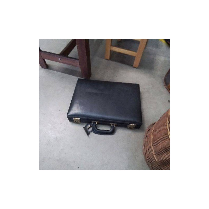 ATTACHÉ CASE