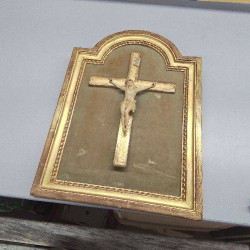CRUCIFIX CADRE DORÉ 