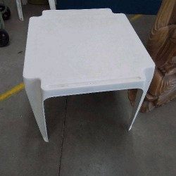 TABLE PLASTIQUE 