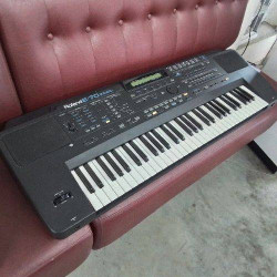 SYNTHETISEUR ROLAND E-70