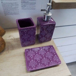 NECESSAIRE DE SALLE DE BAIN...