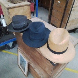 CHAPEAU 