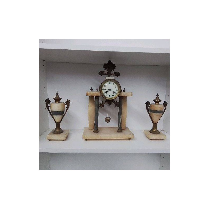 PENDULE ET 2 CASSOLETTES