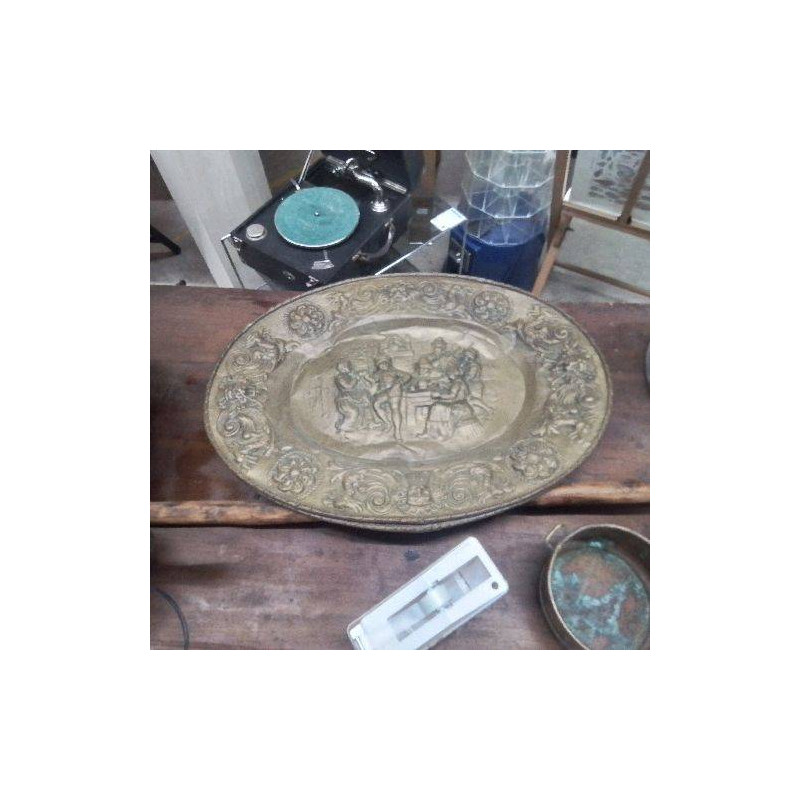 REPOUSSÉ LAITON