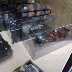 VOITURE MILITAIRE EN BOITE