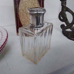 FLACON ARGENT ET CRISTAL