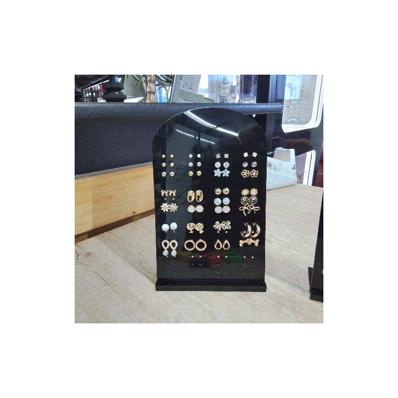 BOUCLES D’OREILLES (LA PAIRE)