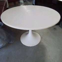 TABLE RONDE PIED TULIPE