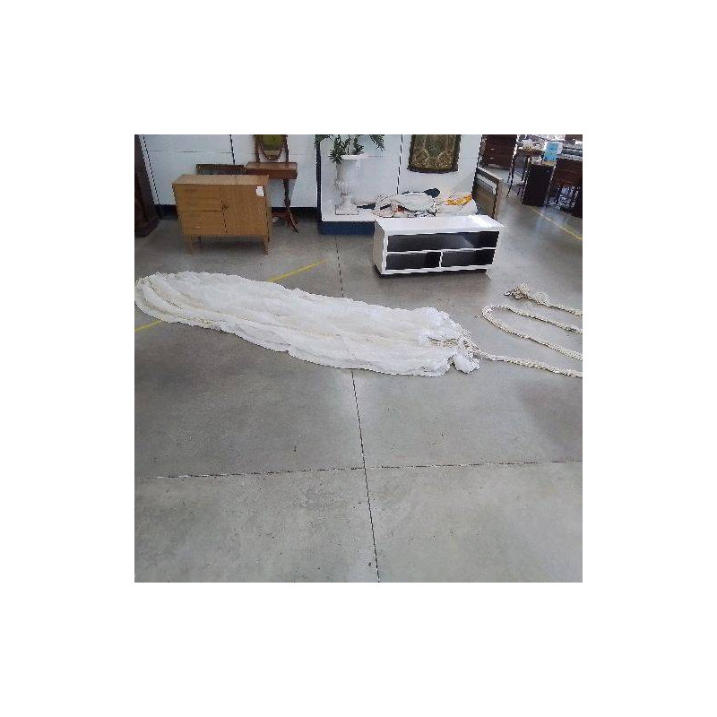 PARACHUTE