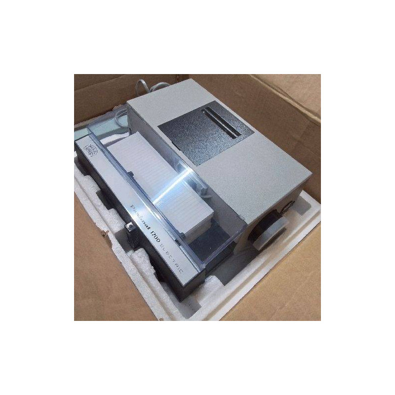 PROJECTEUR A DIAPOS + ACCESSOIRES